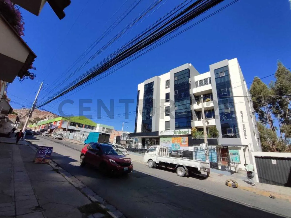 Foto 1 de Alquila este local comercial en la 25 de Calacoto, al lado del mercado Los Pinos