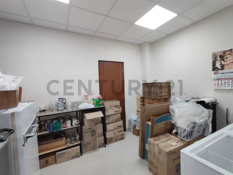 Foto 9 de Alquila este local comercial en la 25 de Calacoto, al lado del mercado Los Pinos