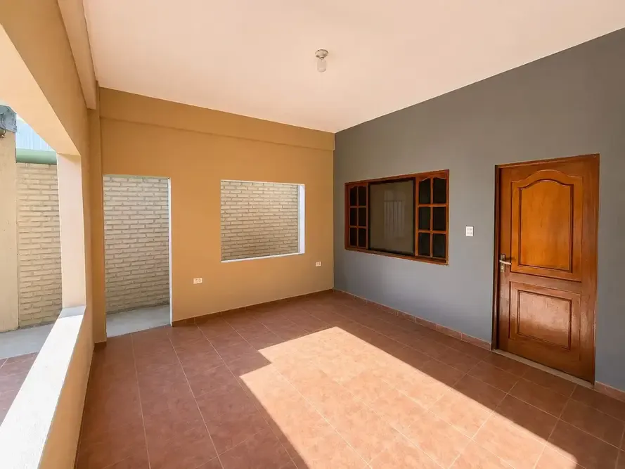 Foto 4 de Casa en Esquina en Anticretico con Alto Potencial - 6to Anillo Doble Via La Guardia