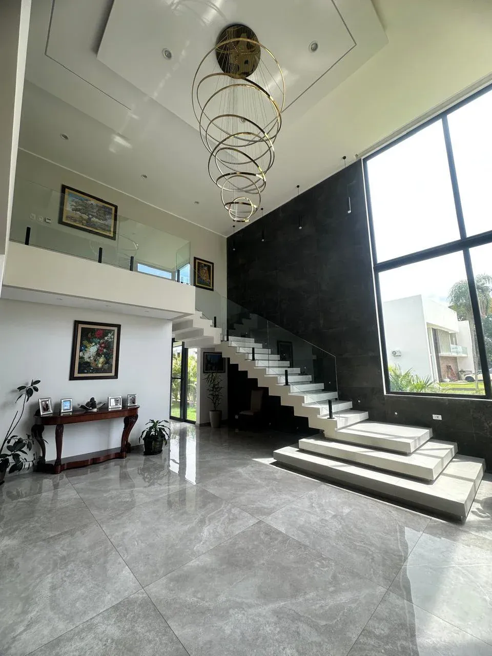 Foto 2 de Casa de Lujo en Venta - Rio Sierra (Urubo)