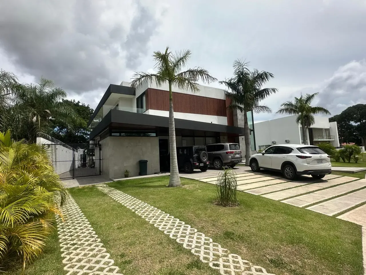 Foto 1 de Casa de Lujo en Venta - Rio Sierra (Urubo)