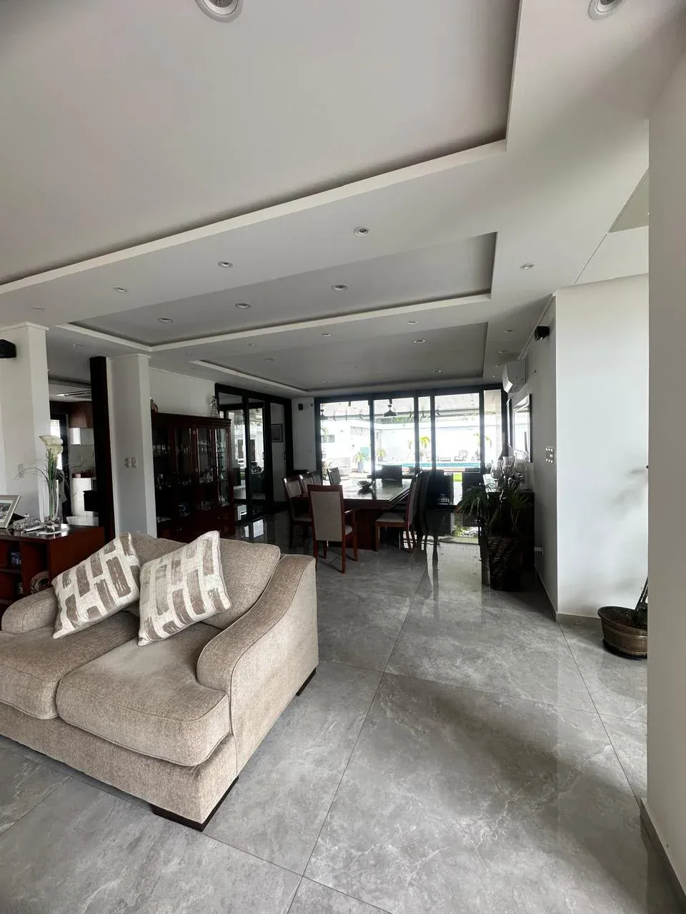Foto 4 de Casa de Lujo en Venta - Rio Sierra (Urubo)