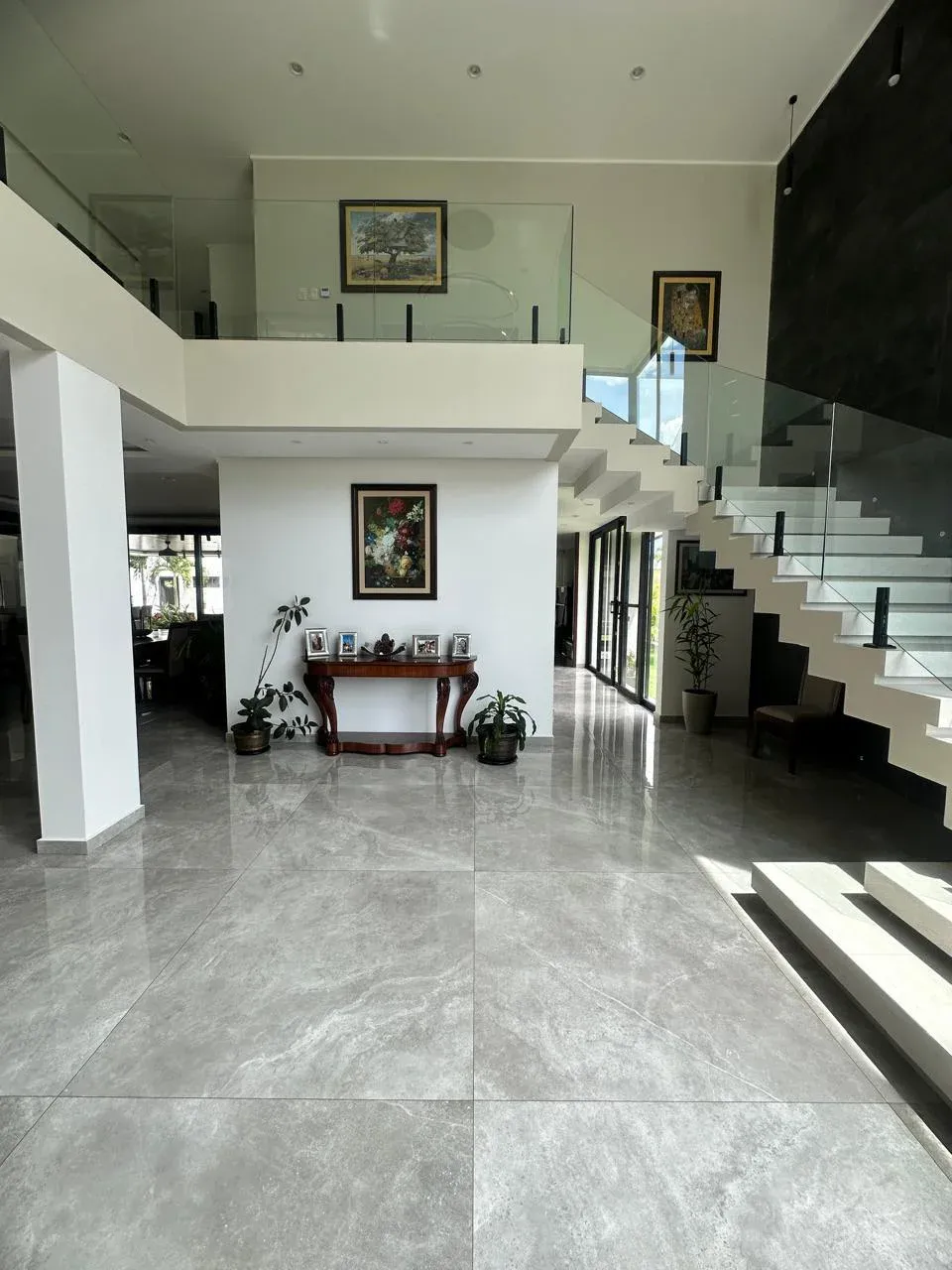 Foto 3 de Casa de Lujo en Venta - Rio Sierra (Urubo)