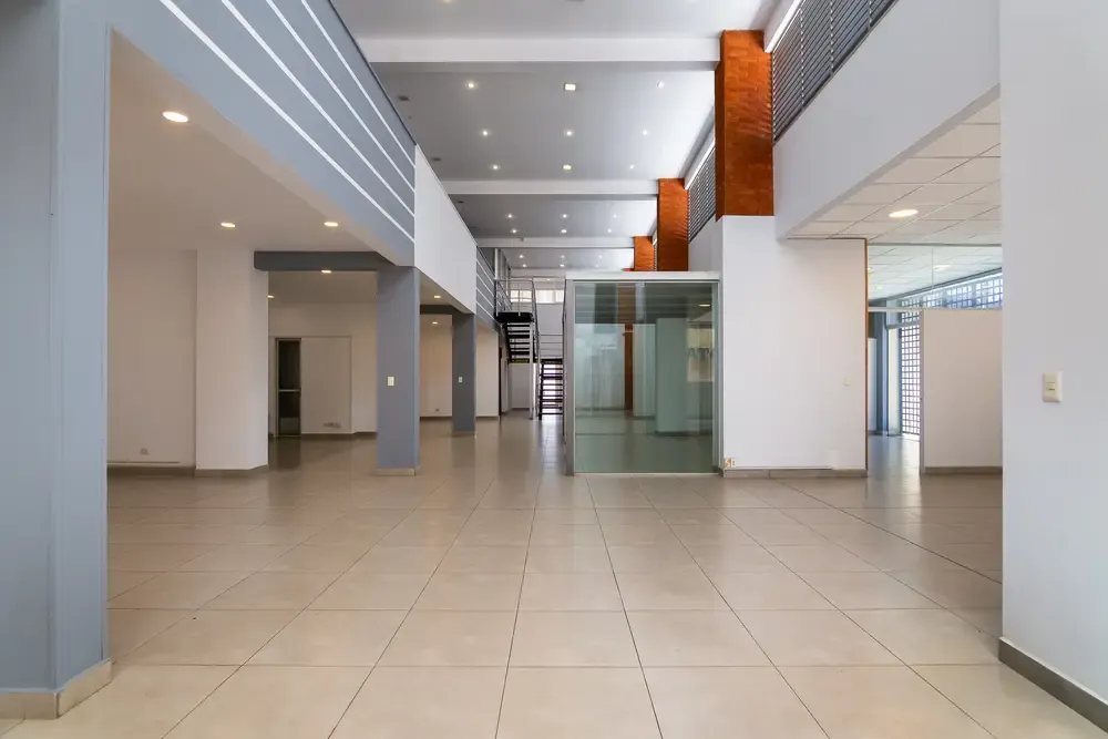 Foto 7 de Local Comercial o Espacio de Oficinas en Alquiler - Av Simón Lopez