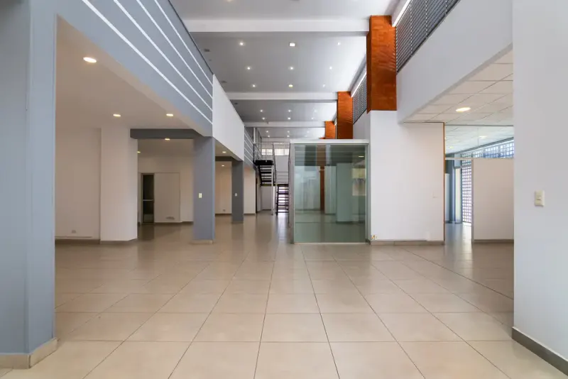 Foto 7 de Local Comercial o Espacio de Oficinas en Alquiler - Av Simón Lopez