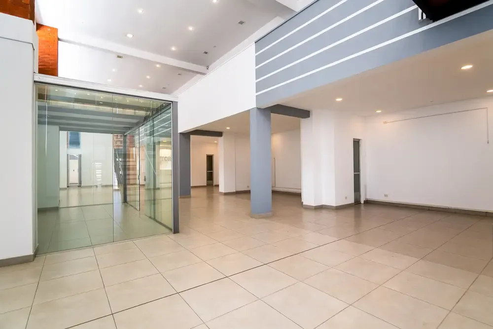 Foto 5 de Local Comercial o Espacio de Oficinas en Alquiler - Av Simón Lopez