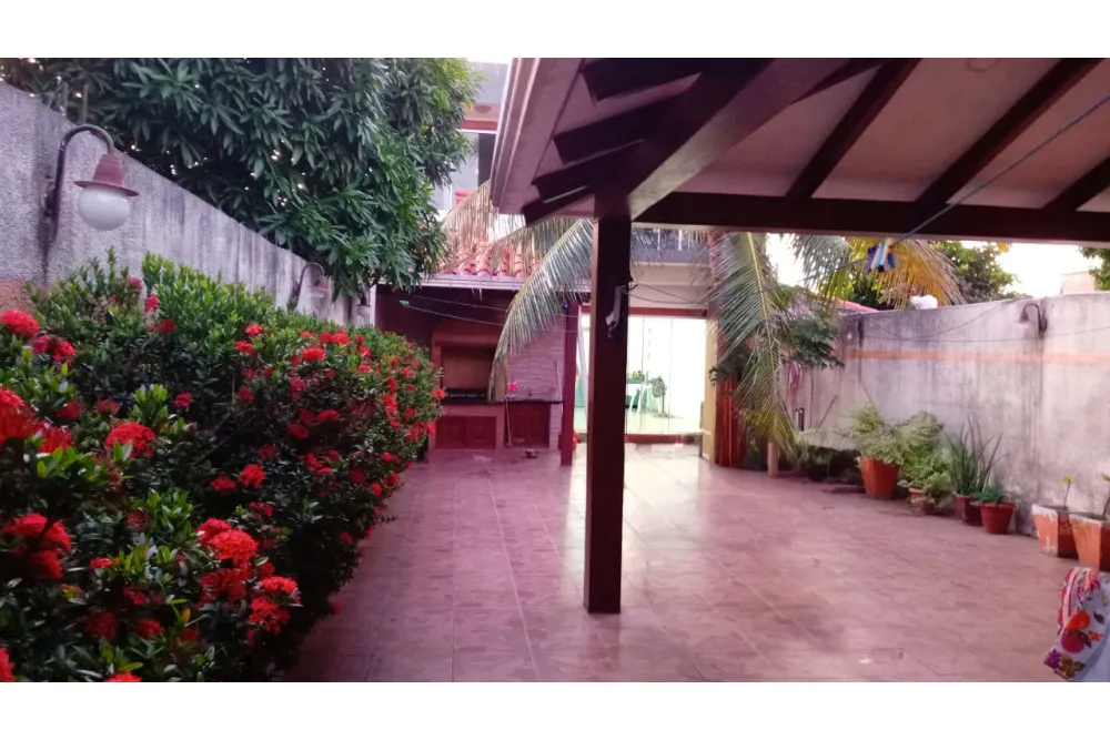 Foto 1 de Casa de Dos Plantas en Venta Montero con 5 Dormitorios