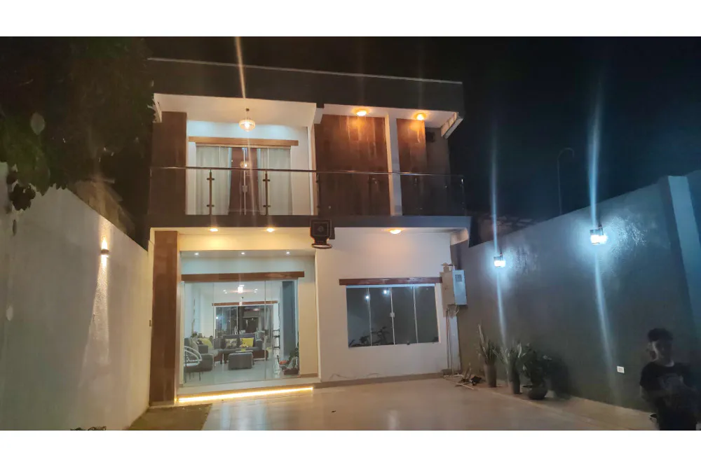 Foto 5 de Casa de Dos Plantas en Venta Montero con 5 Dormitorios