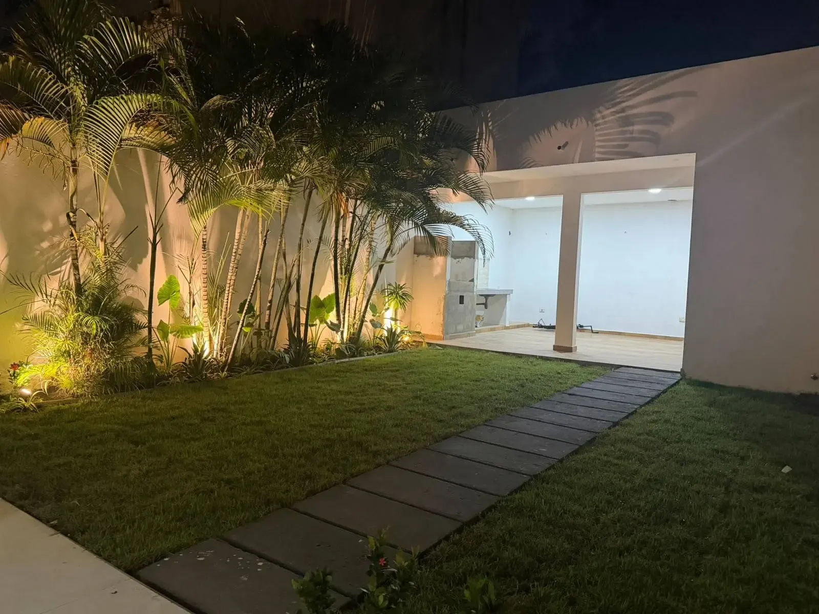 Foto 2 de Ideal para Vivienda o Empresa,Casa Remodelada en Alquiler, Av Beni