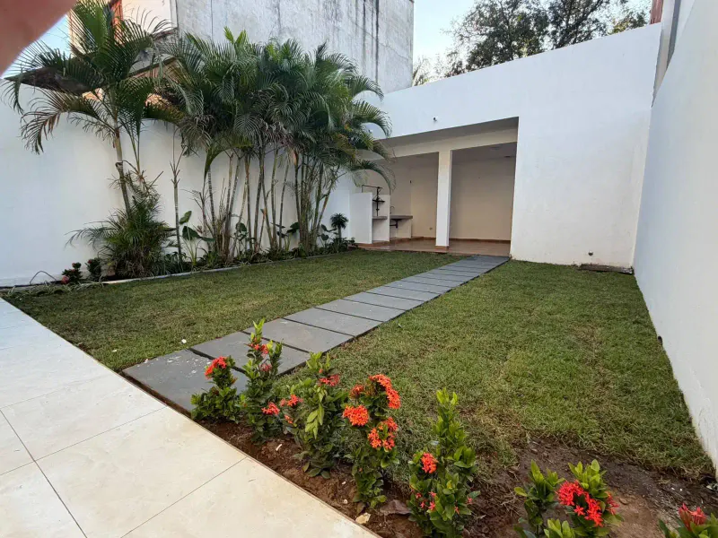 Foto 6 de Ideal para Vivienda o Empresa,Casa Remodelada en Alquiler, Av Beni