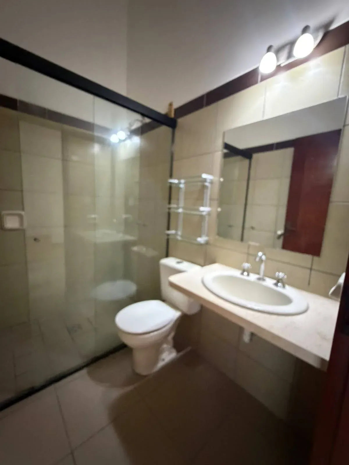 Foto 5 de Ideal para Vivienda o Empresa,Casa Remodelada en Alquiler, Av Beni