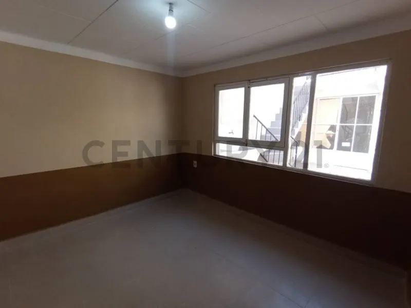 Foto 7 de Alquilo Centrica Casa con Varios Ambientes para Oficina