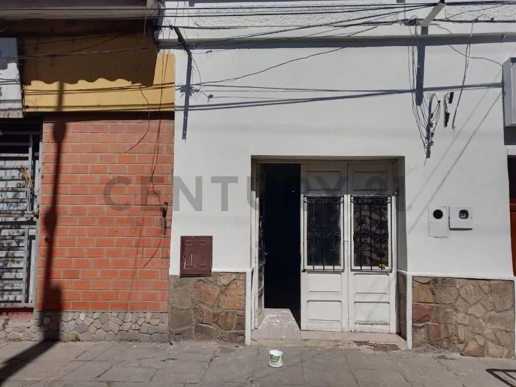 Foto 1 de Alquilo Centrica Casa con Varios Ambientes para Oficina