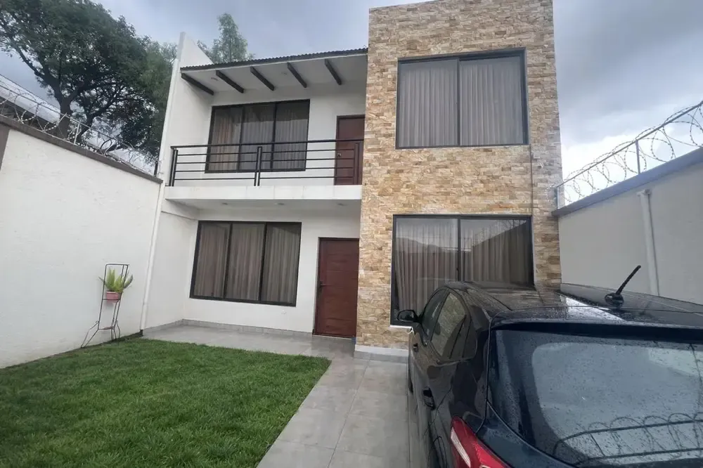 Foto 2 de La casa que tu familia merece: amplitud, confort y diseño en cada espacio.