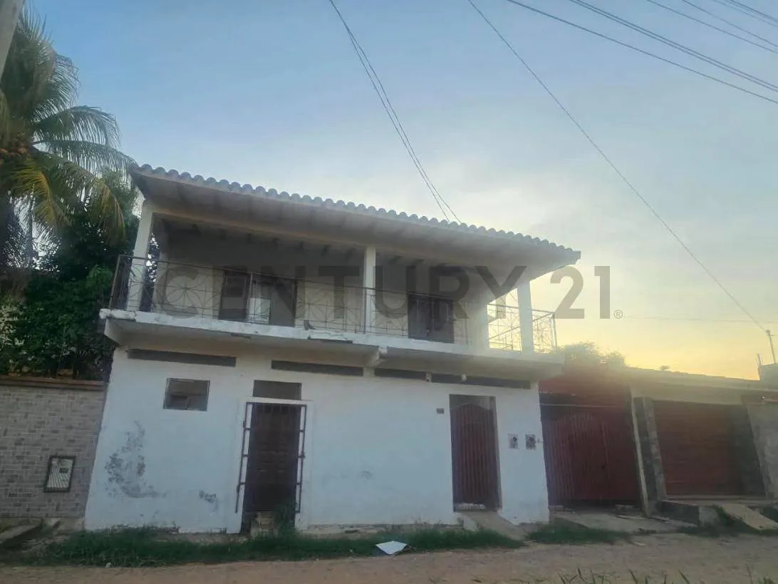 Foto 1 de Vivienda con Ingresos por Alquileres de Dos Plantas!!