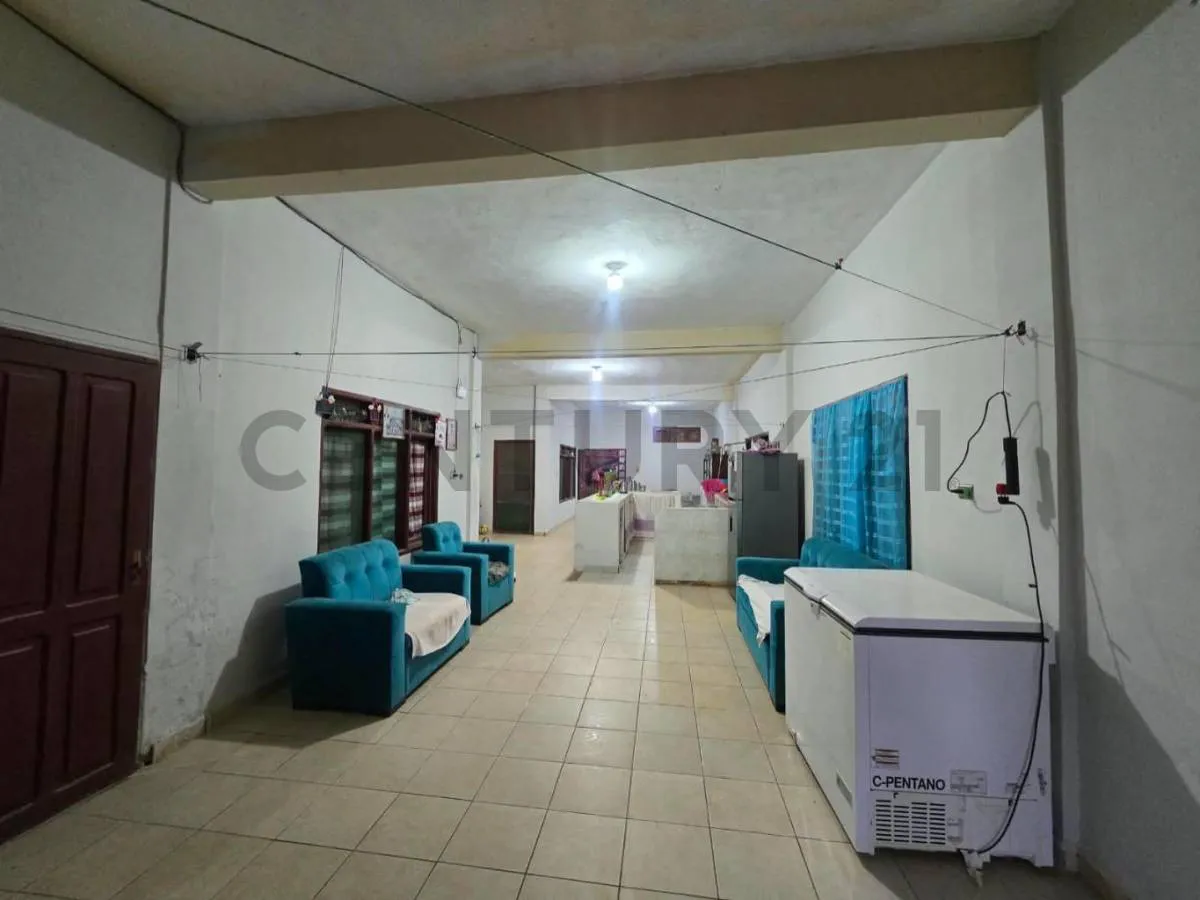 Foto 2 de Vivienda con Ingresos por Alquileres de Dos Plantas!!