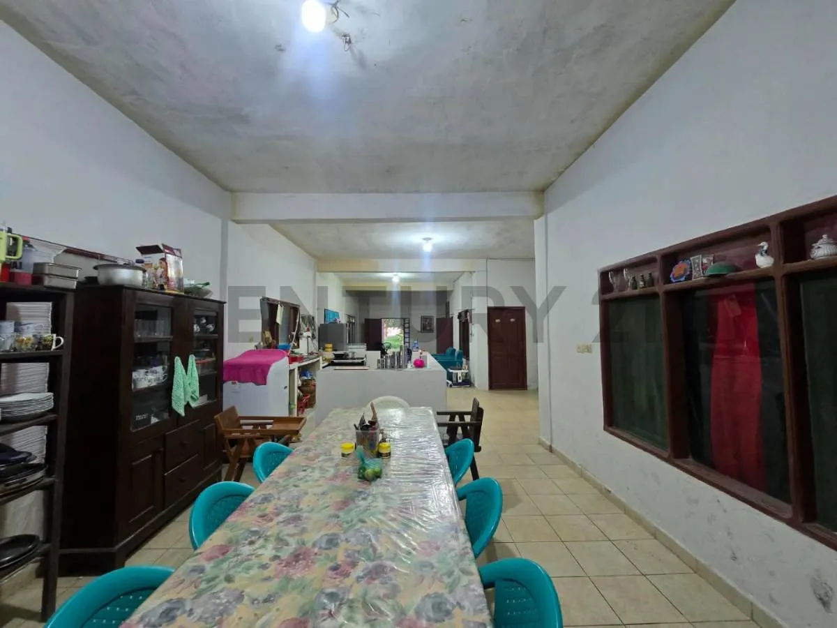 Foto 7 de Vivienda con Ingresos por Alquileres de Dos Plantas!!
