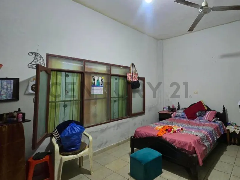 Foto 11 de Vivienda con Ingresos por Alquileres de Dos Plantas!!