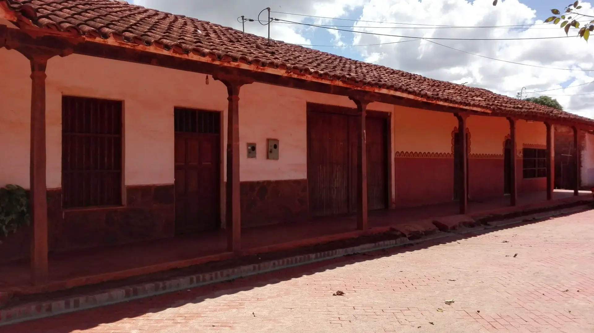 Foto 1 de Amplia Casa en Venta en Concepcion Provincia de Santa Cruz
