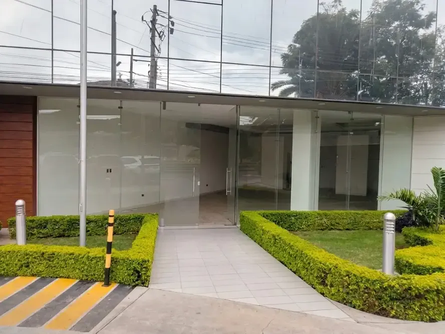 Foto 4 de Local Comercial en Venta Edificio Torres Muyurina