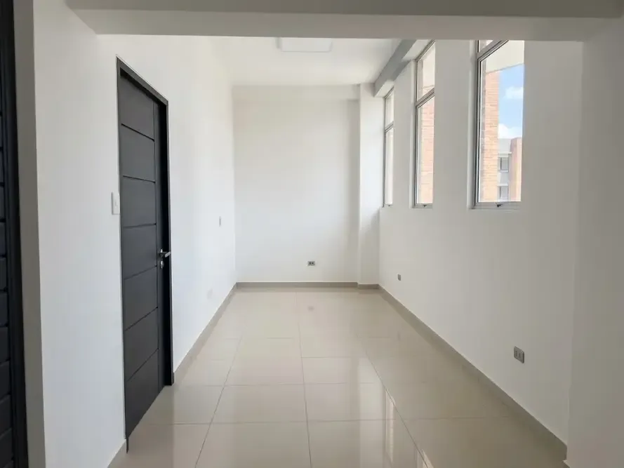 Foto 7 de Local Comercial en Venta Edificio Torres Muyurina