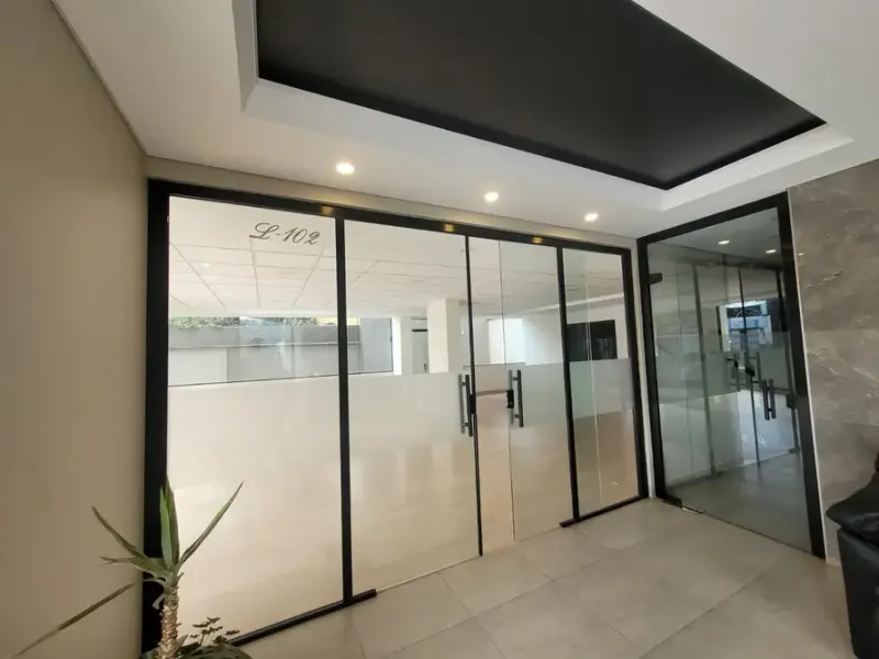 Foto 6 de Local comercial nuevo en Calacoto con alta exposición y flujo