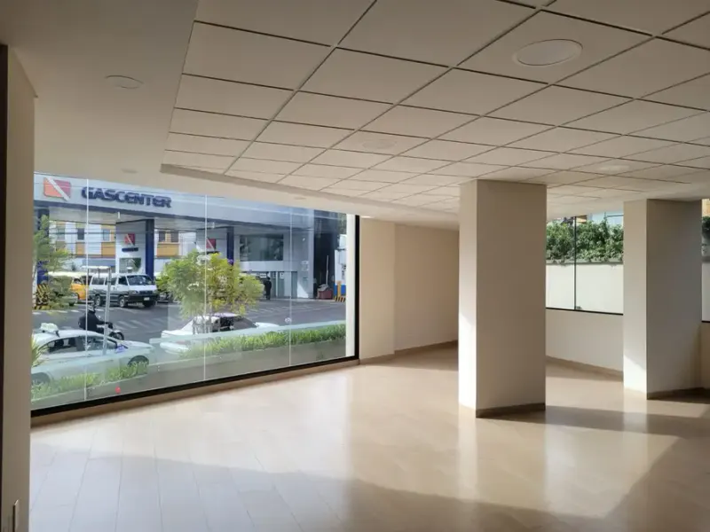 Foto 9 de Local comercial nuevo en Calacoto con alta exposición y flujo