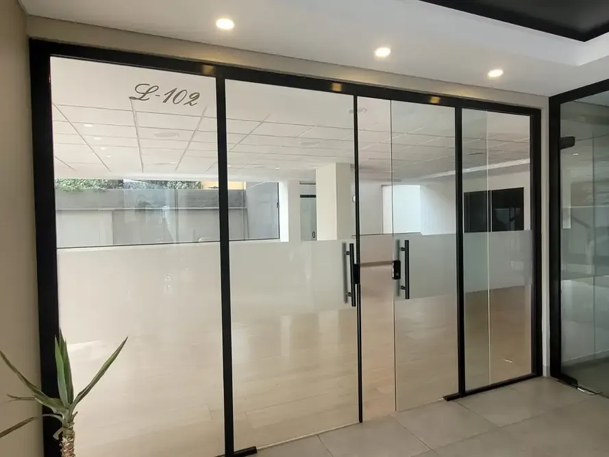 Foto 7 de Local comercial nuevo en Calacoto con alta exposición y flujo