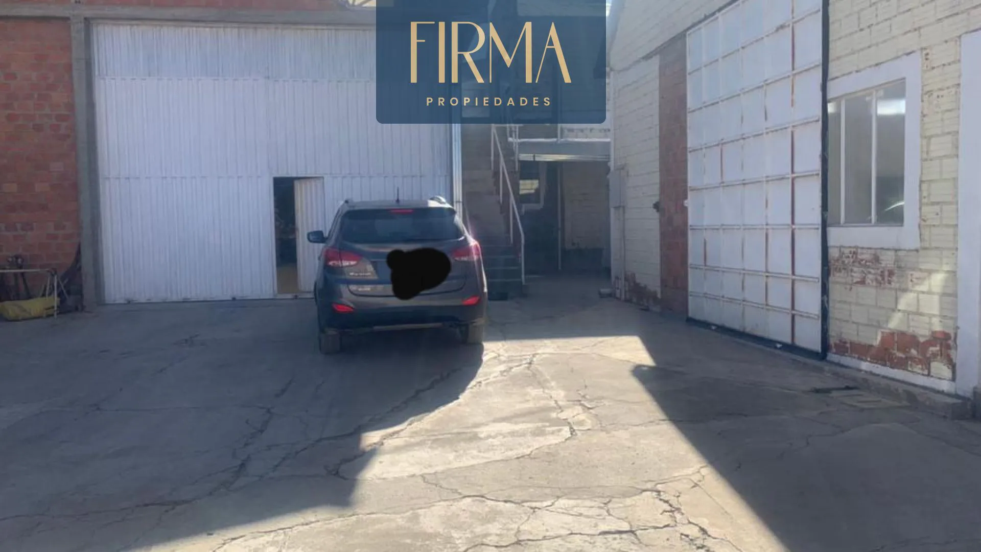 Foto 1 de Compra Este Inmueble con Amplios Galpones en El Alto