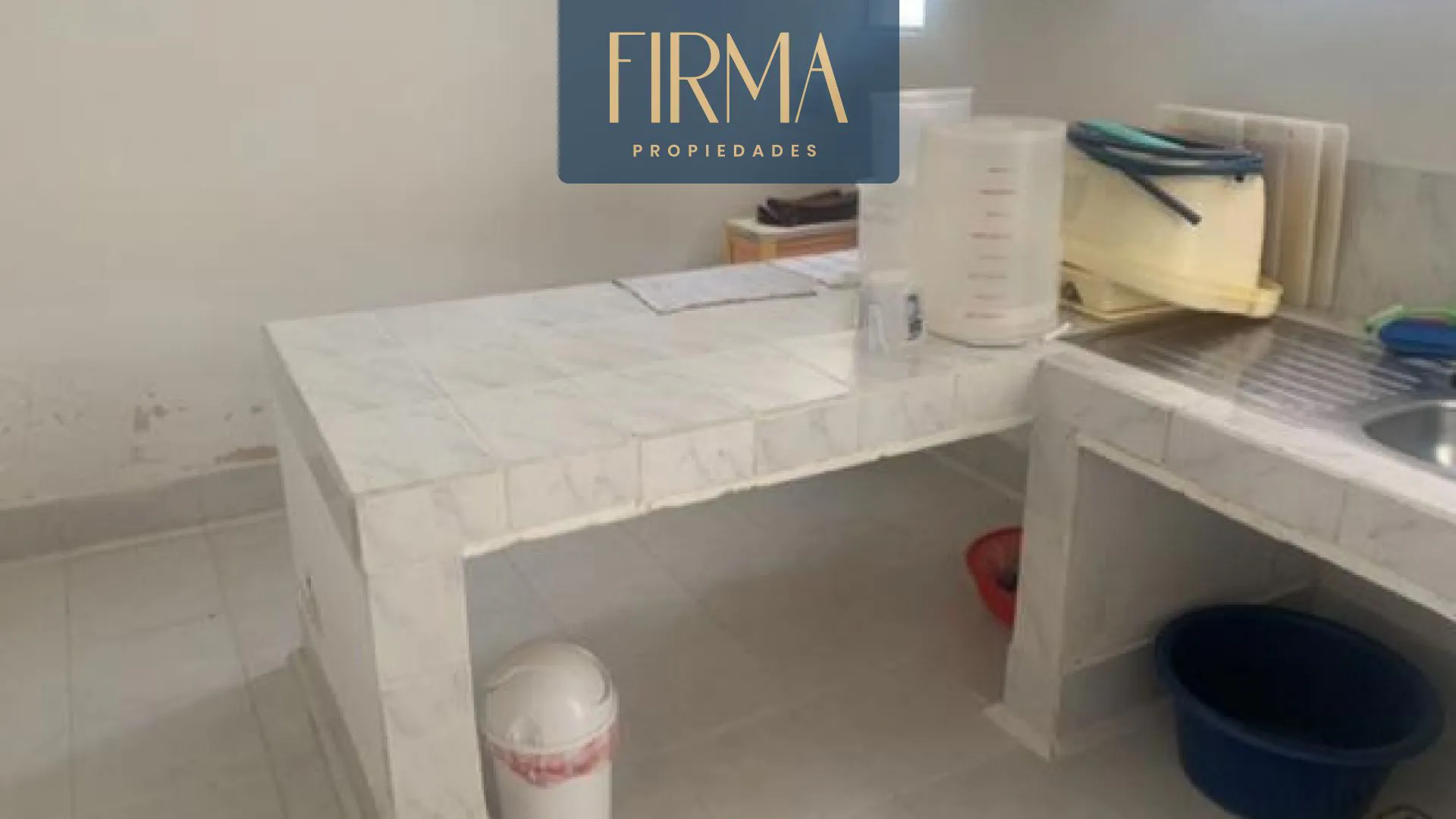 Foto 3 de Compra Este Inmueble con Amplios Galpones en El Alto