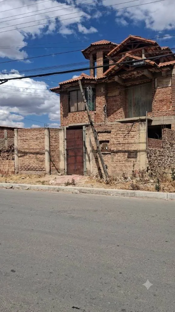 Foto 1 de Terreno con Construcción
