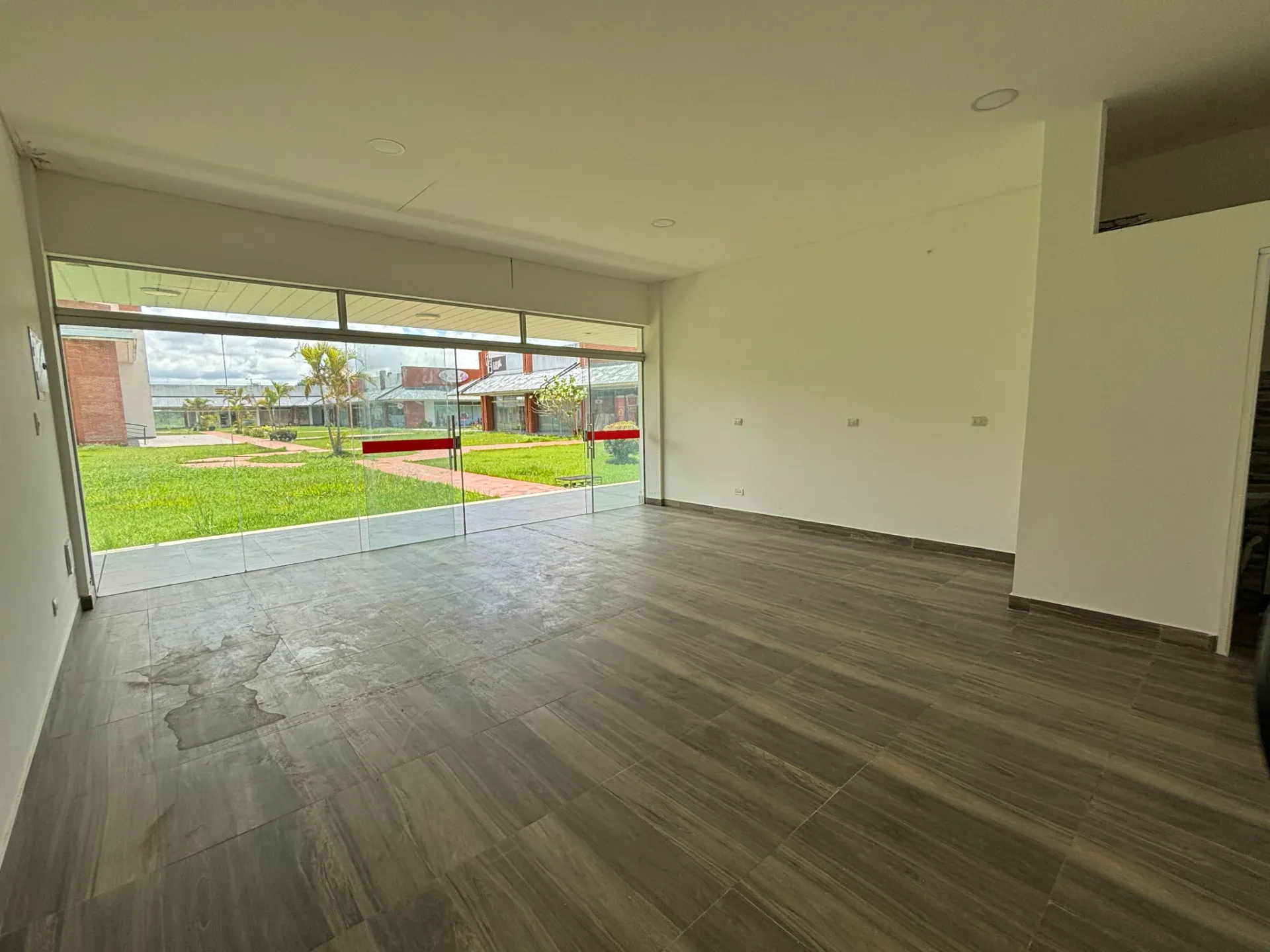 Foto 4 de Local Comercial En El Urubo