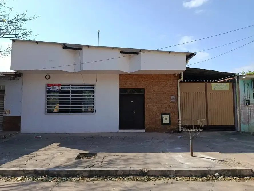 Foto 1 de Propiedad con Doble Frente y 2 Viviendas Independientes – Calles Boquerón y Bolívar