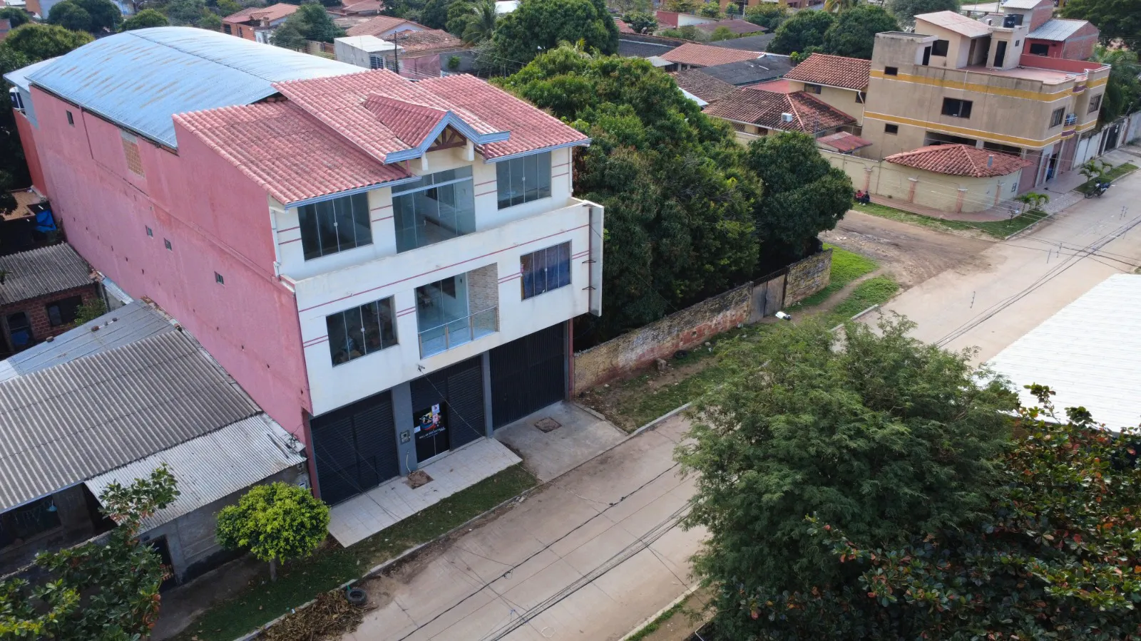 Foto 1 de 🏢🏡 Casa Comercial en Venta $Us 315.000 T.C 7– Excelente Oportunidad de Inversión