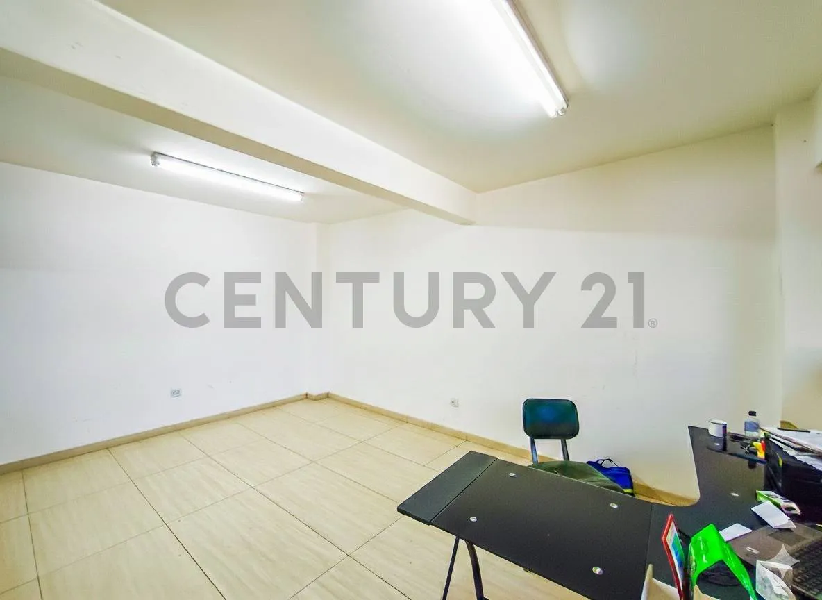 Foto 7 de Galpones en Venta Avenida santos Dumont, Barrio Ramafa, Calle Abapo.