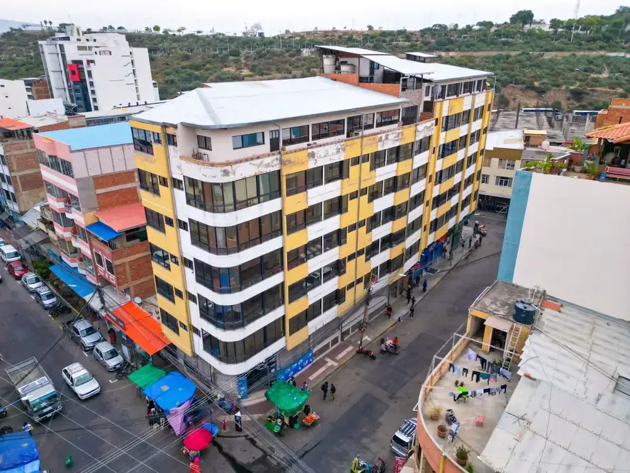 Foto 3 de Local Comercial en Alquiler – Piso 2-9 en El Centro de Cochabamba