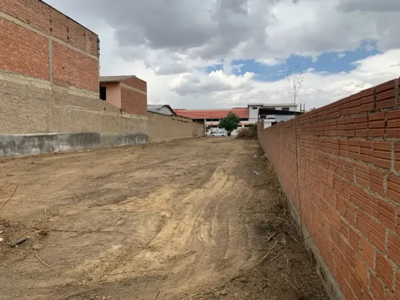 Foto 8 de Terreno Comercial en Venta Km 5 Frente a La Piscina del Colegio Kanata de 1.069 M² Camino a Sacaba