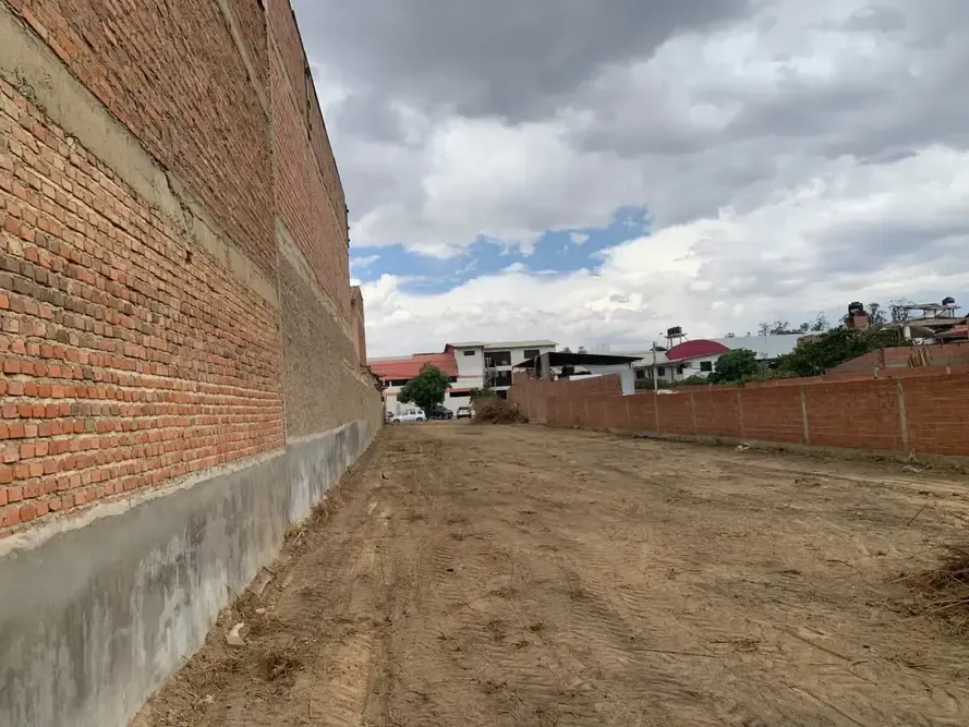 Foto 3 de Terreno Comercial en Venta Km 5 Frente a La Piscina del Colegio Kanata de 1.069 M² Camino a Sacaba