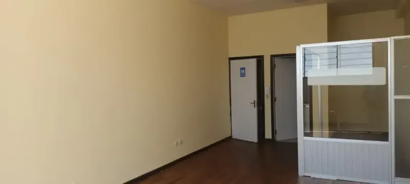 Foto 7 de Oficina en Alquiler Obrajes 40m2 con Baño y Cocineta en Planta Baja