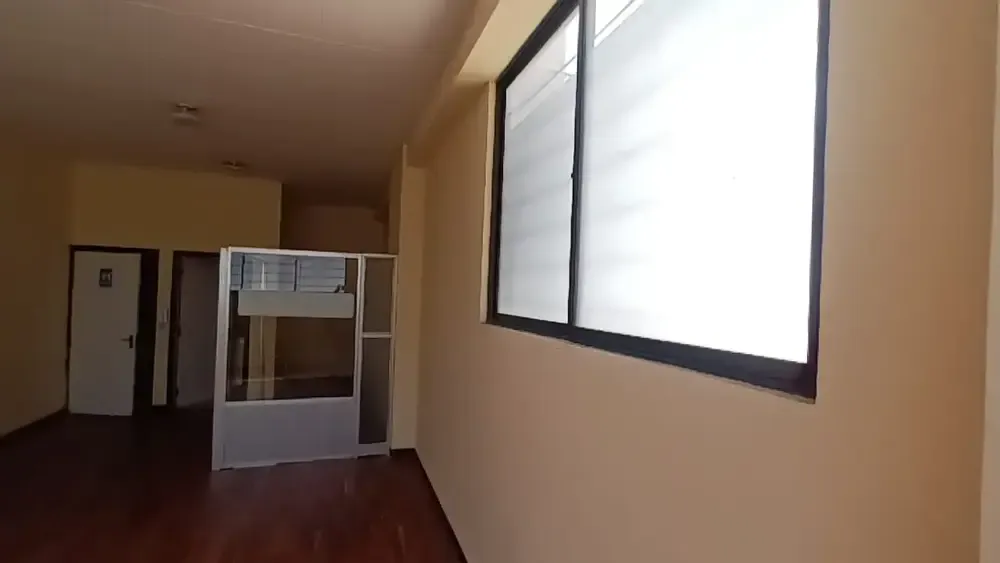 Foto 6 de Oficina en Alquiler Obrajes 40m2 con Baño y Cocineta en Planta Baja
