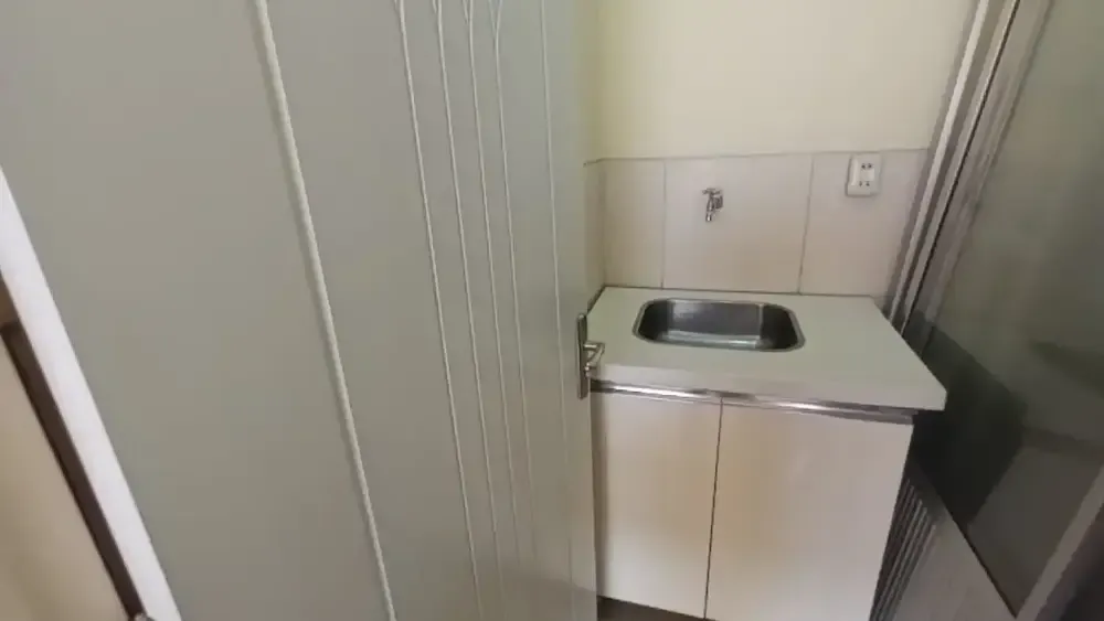 Foto 2 de Oficina en Alquiler Obrajes 40m2 con Baño y Cocineta en Planta Baja