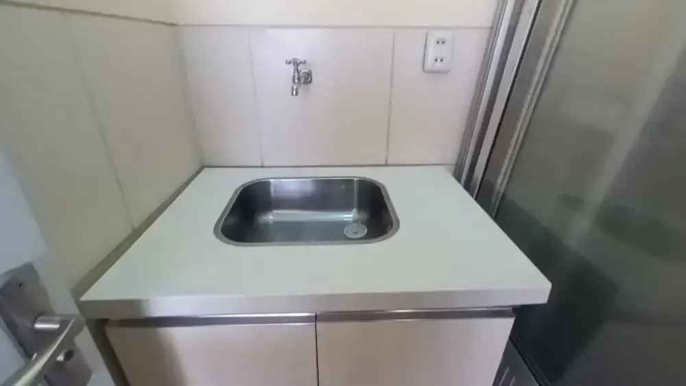 Foto 3 de Oficina en Alquiler Obrajes 40m2 con Baño y Cocineta en Planta Baja