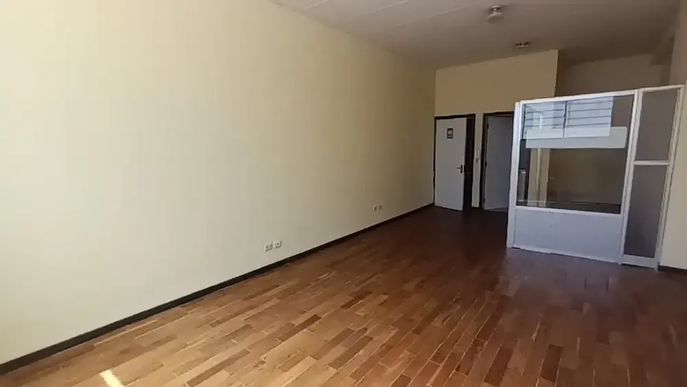 Foto 8 de Oficina en Alquiler Obrajes 40m2 con Baño y Cocineta en Planta Baja