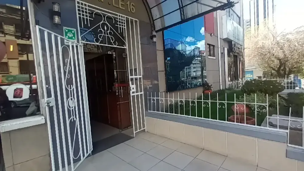 Foto 12 de Oficina en Alquiler Obrajes 40m2 con Baño y Cocineta en Planta Baja