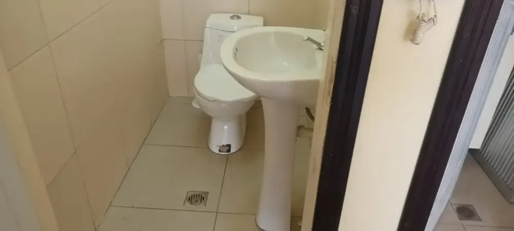 Foto 5 de Oficina en Alquiler Obrajes 40m2 con Baño y Cocineta en Planta Baja
