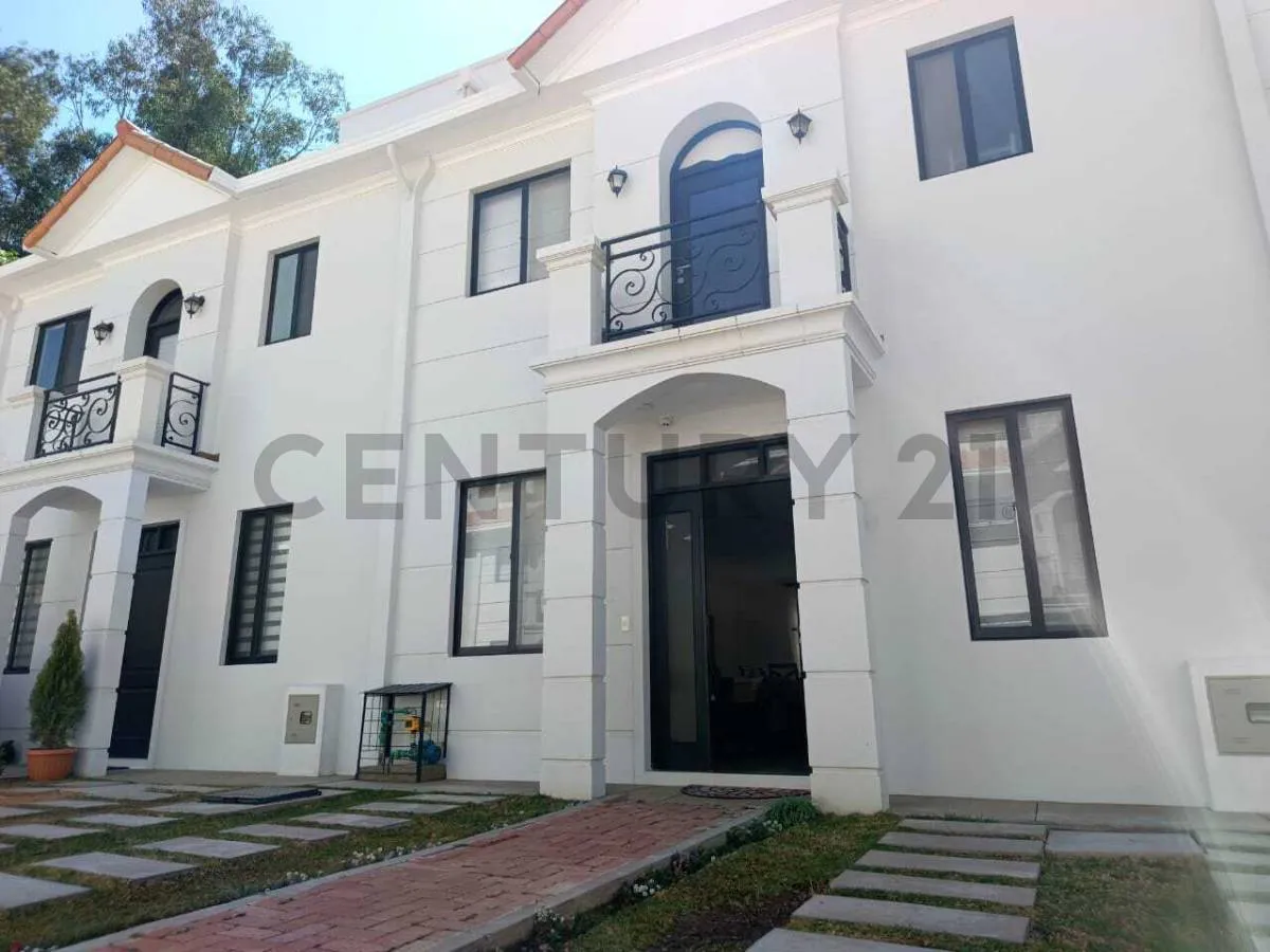 Foto 1 de Casa con Jardin de 3 Niveles en Anticretico