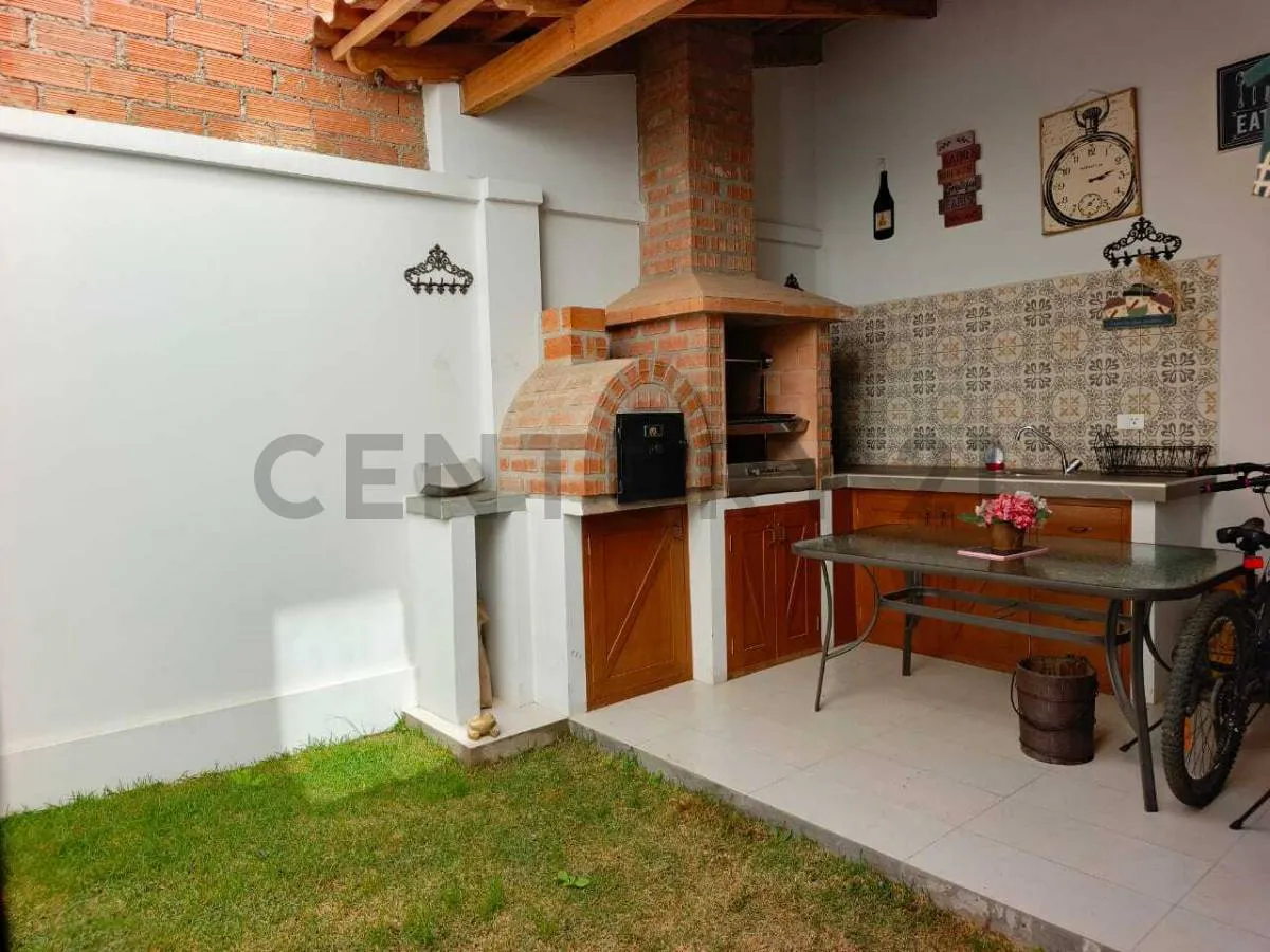 Foto 5 de Casa con Jardin de 3 Niveles en Anticretico