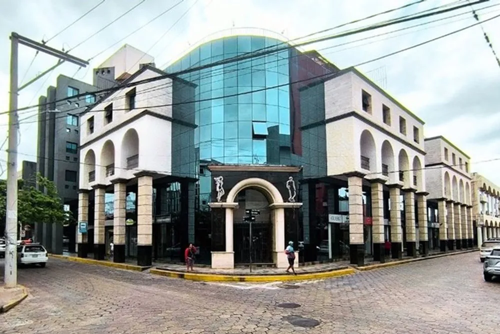 Foto 1 de Oficina Ejecutiva en Edificio de Lujo en Planta Baja Edificio Don Alcides