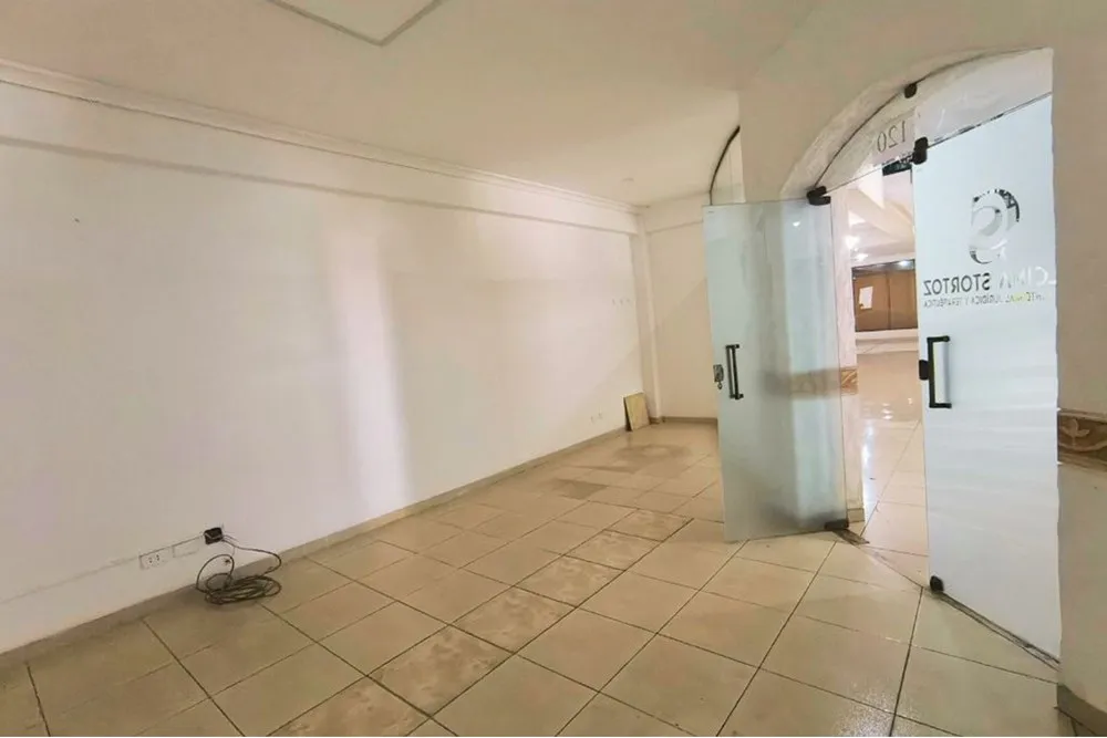 Foto 10 de Oficina Ejecutiva en Edificio de Lujo en Planta Baja Edificio Don Alcides