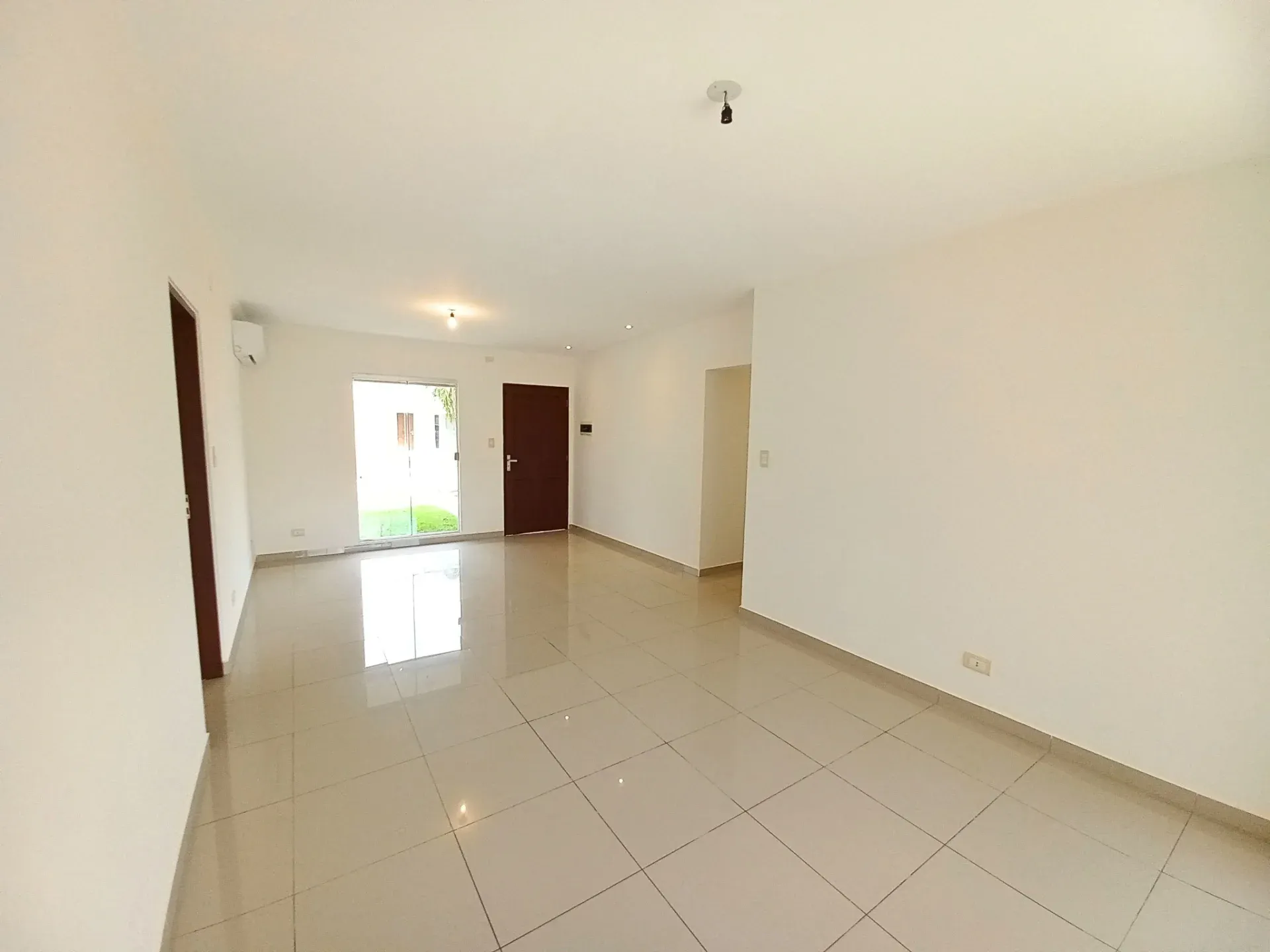 Foto 3 de En Alquiler | Hermosa Casa en Condominio Sevilla El Bosque